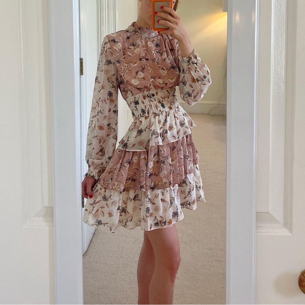 Storia neutral floral ruffle mini dress! Size S, perfect condition